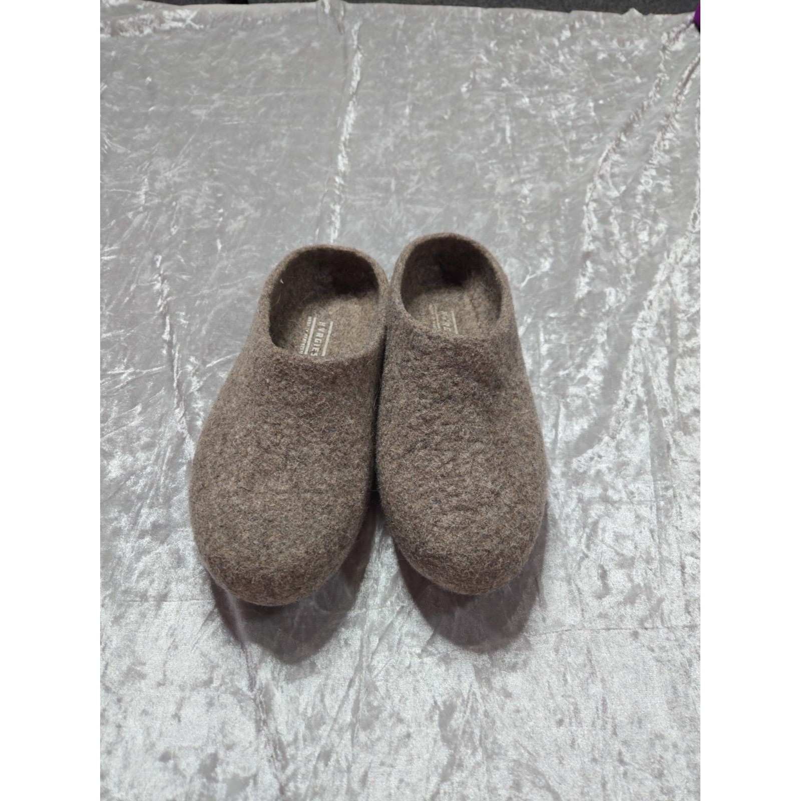 Kyrgies 100% Wool Slip-On Slippers Men's Size 9.5 / 10 — image 2 of 8